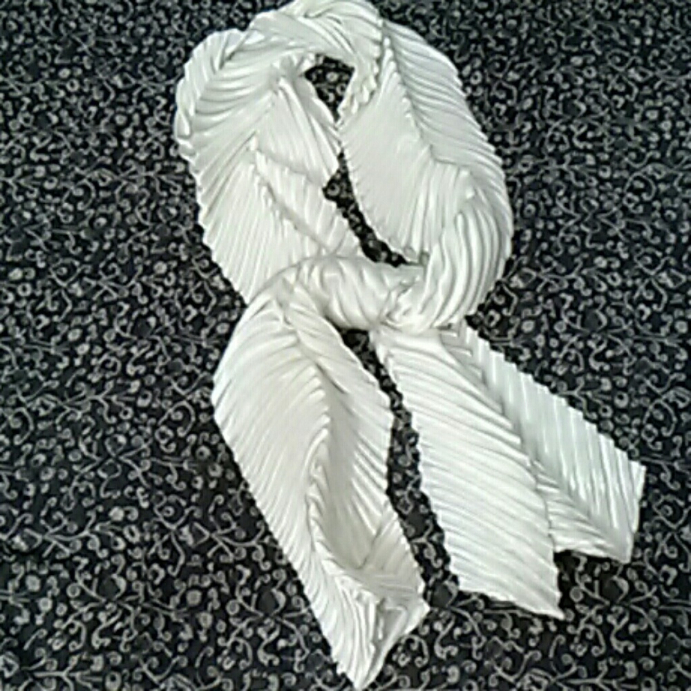 White satin long accordion pleated scarf NWOT